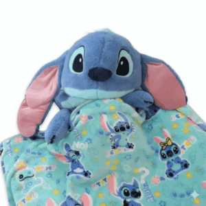 peluche stitch dans sa couverture
