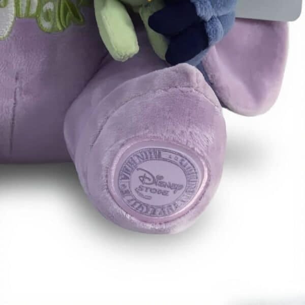 zoom patte peluche stitch bebe avec badge disney