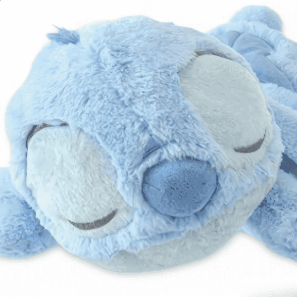 zoom visage Peluche Stitch qui dort