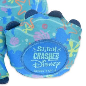 Exemple d'étiquette officielle sur une peluche Stitch Disney
