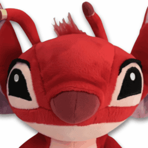 Zoom sur le visage de la Peluche Stitch rouge