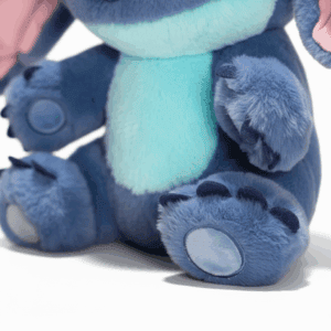 zoom sur les pattes peluche stitch douce 35cm