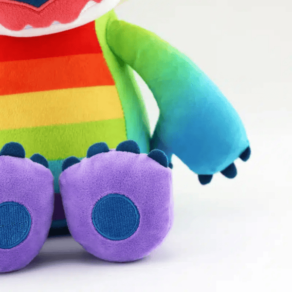 zoom patte Peluche Stitch Pride