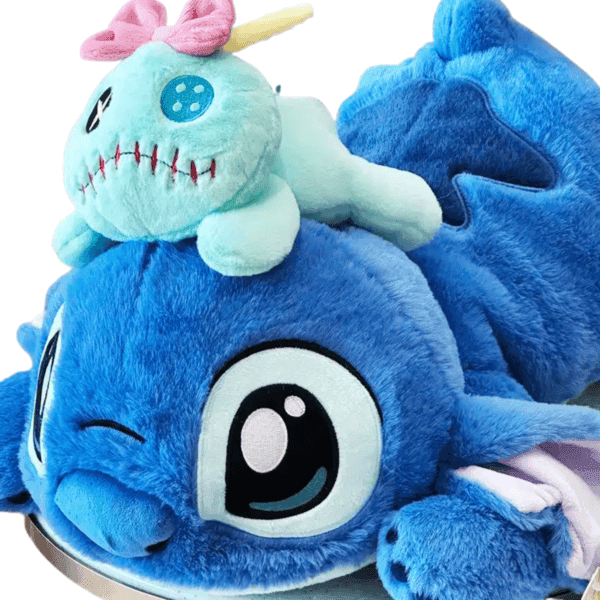 zoom patte Peluche Stitch avec scrump